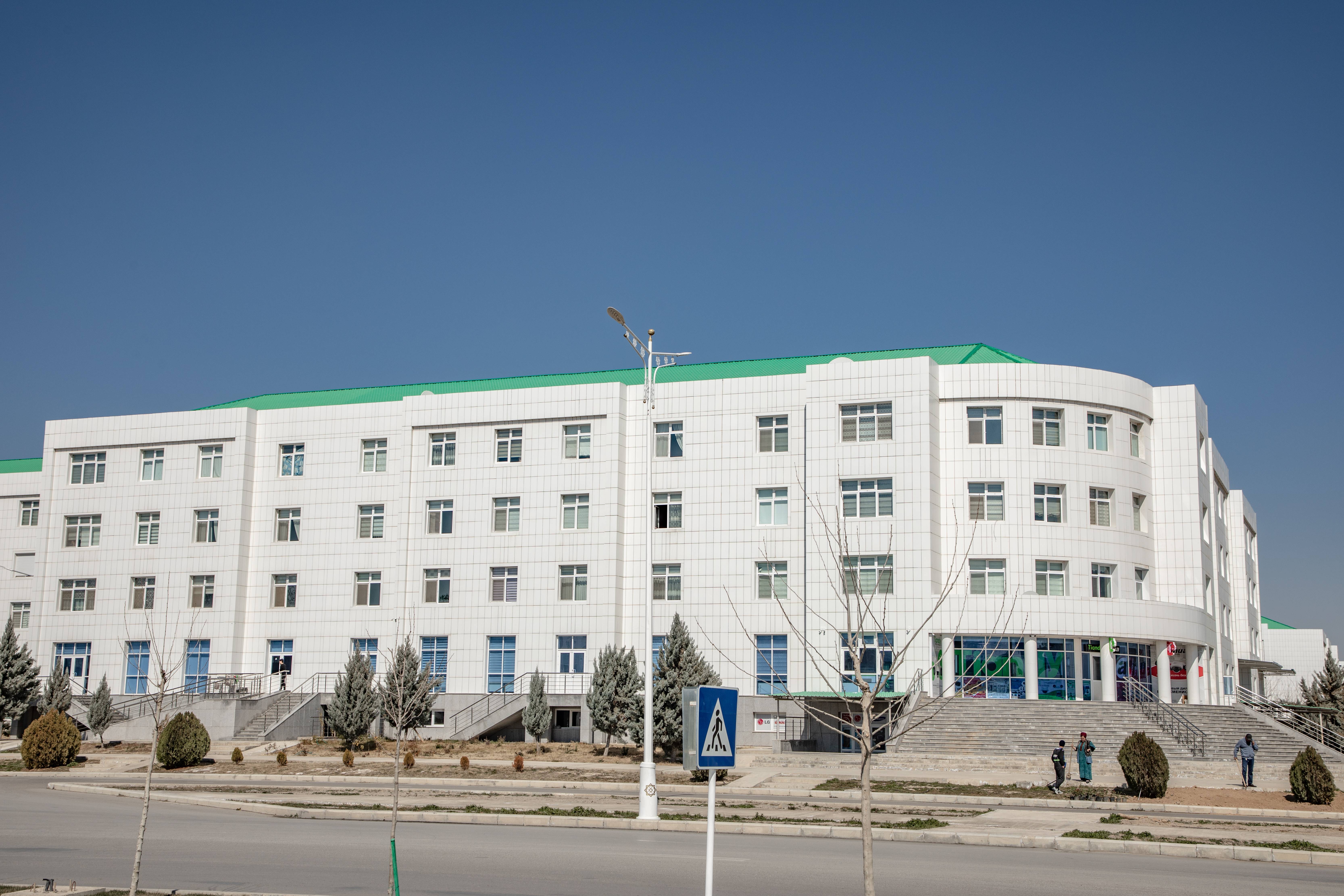 4 gatly 300 öýli Aşgabat, Köşi